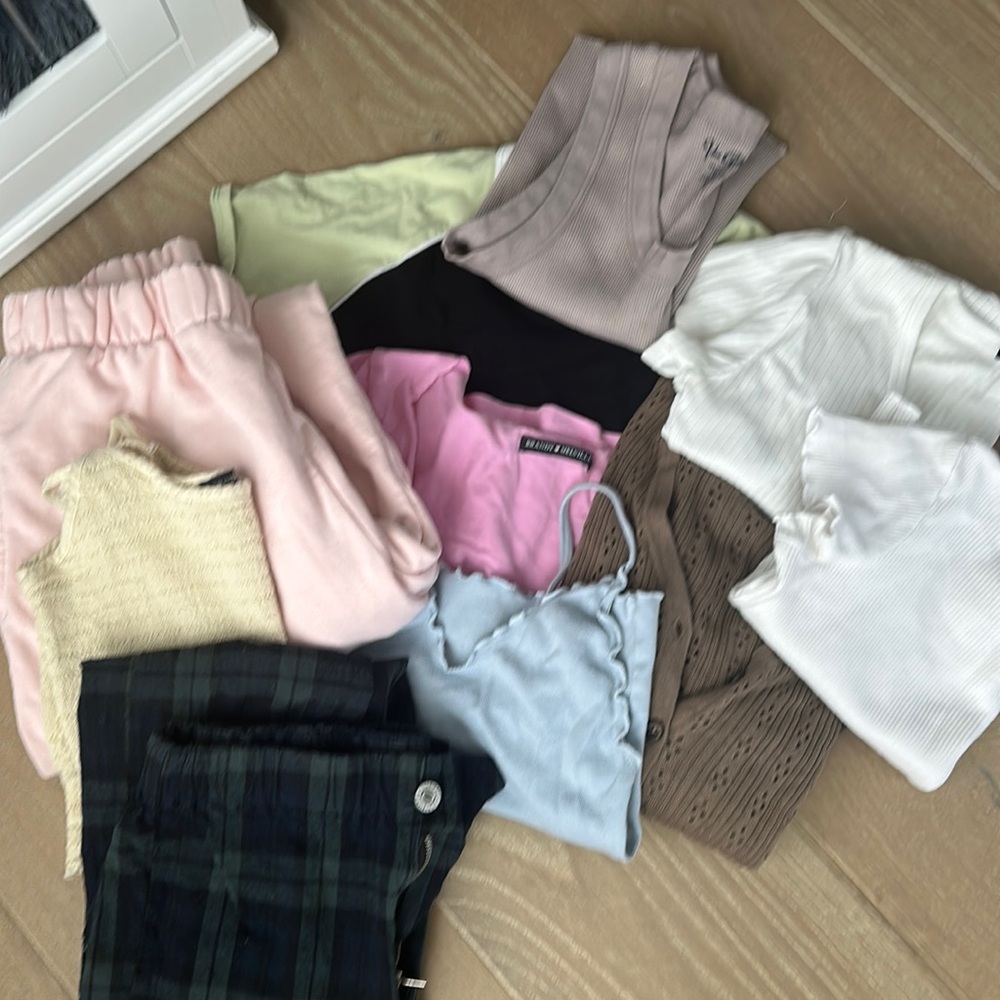 Brandy Melville Pack! All one size fits all two pants, one sweater 7tops!